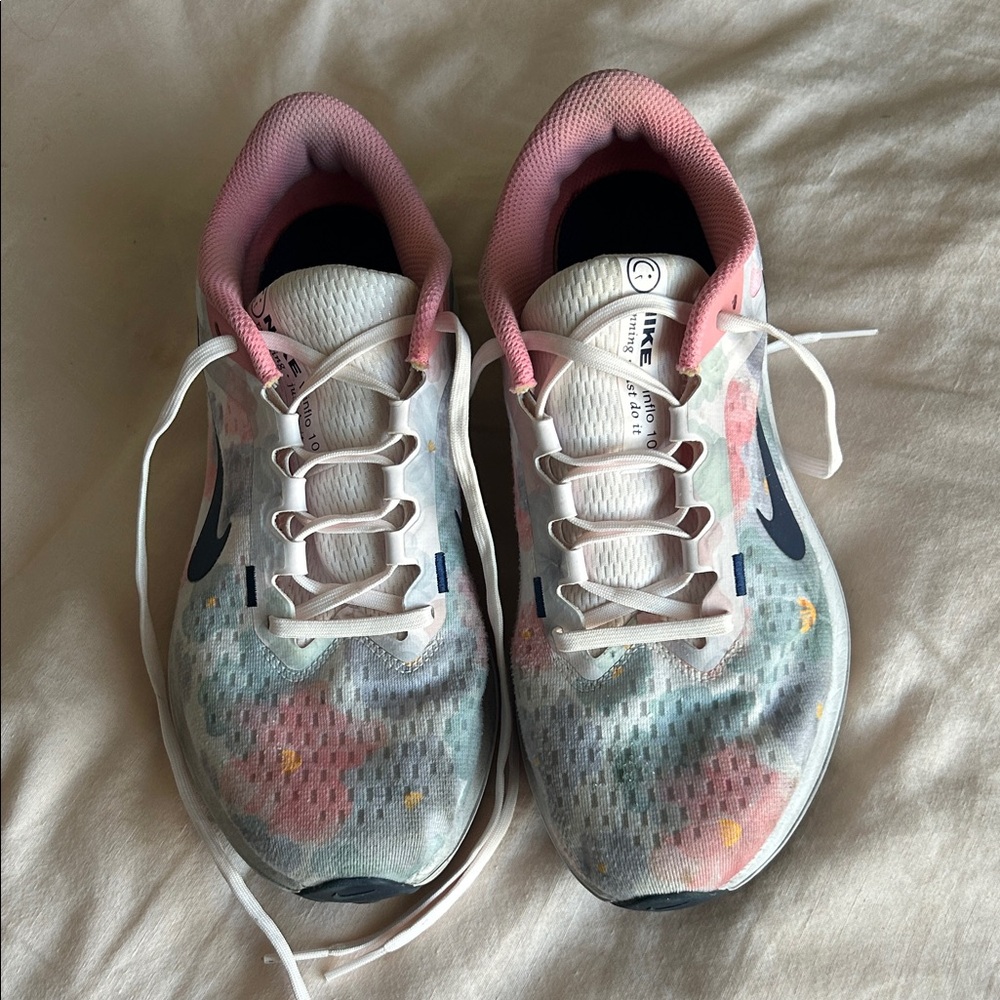 Nike Winflo 10 Size 9